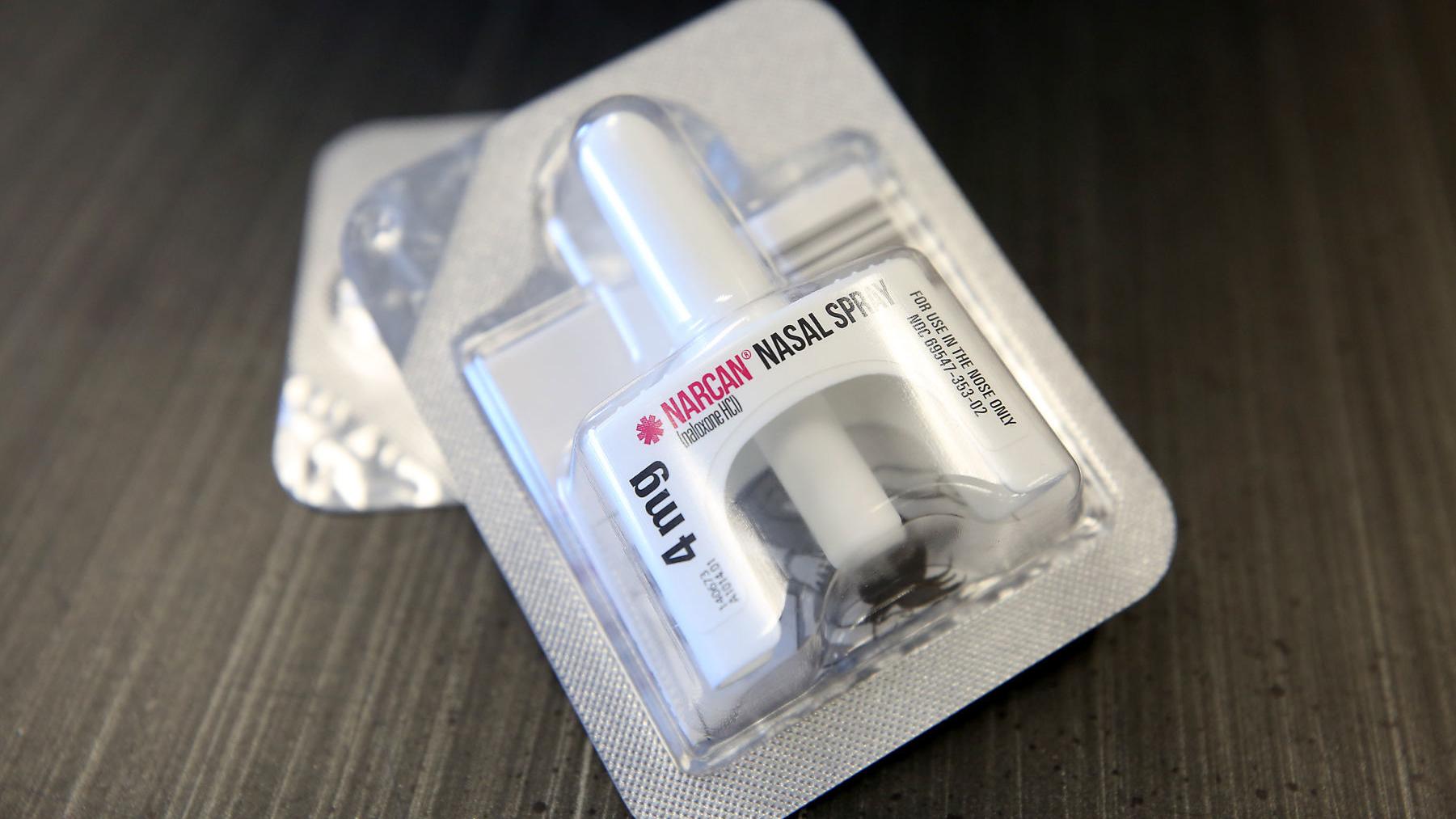 Pima County sheriff's deputies among law enforcement officers who don't carry life-saving naloxone
